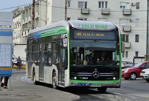 zöld busz