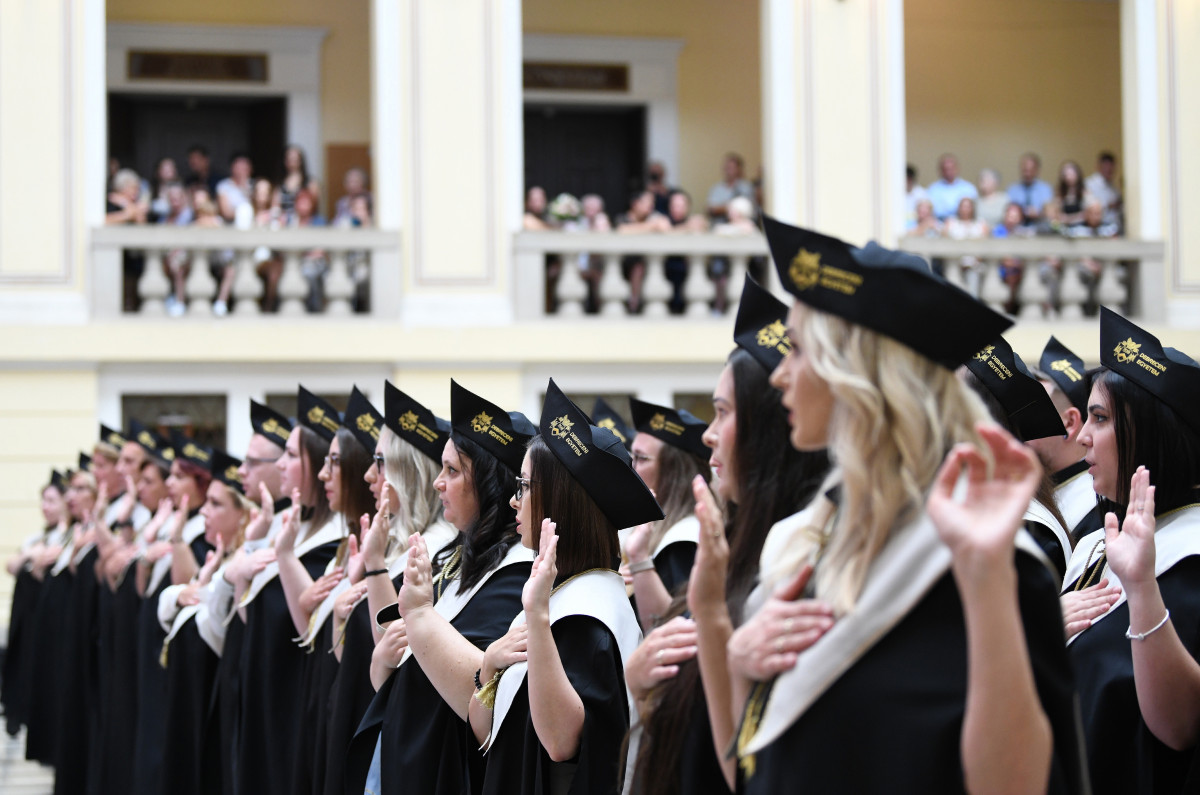 A Debreceni Egyetem egészségtudományi karának diplomaosztó ünnepsége