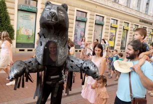 Szeged, óriásbáb, felvonulás, SZINKópé fesztivál, Kövér Béla Bábszínház