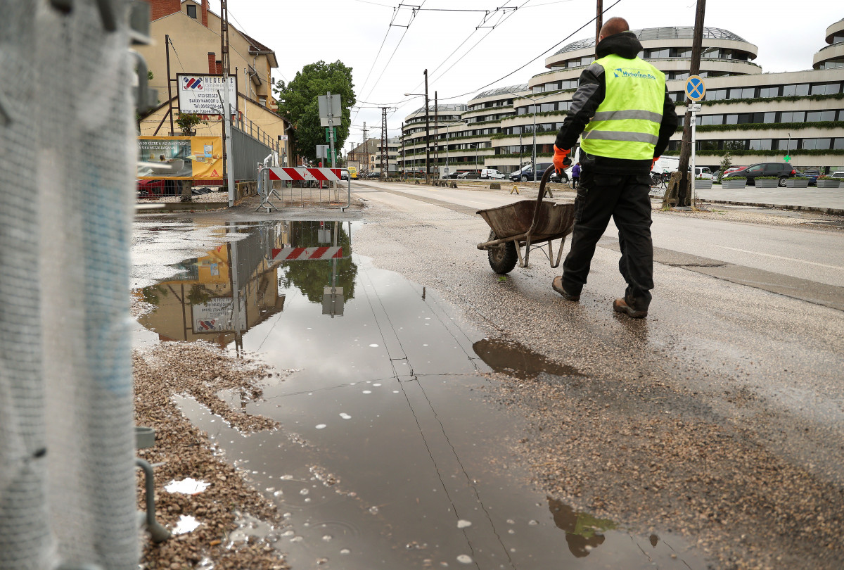 Szeged, Bakay Nándor utca, felújítás, útfelújítás